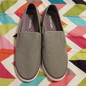 🌲 Columbia canvas slip-ons 🌲
